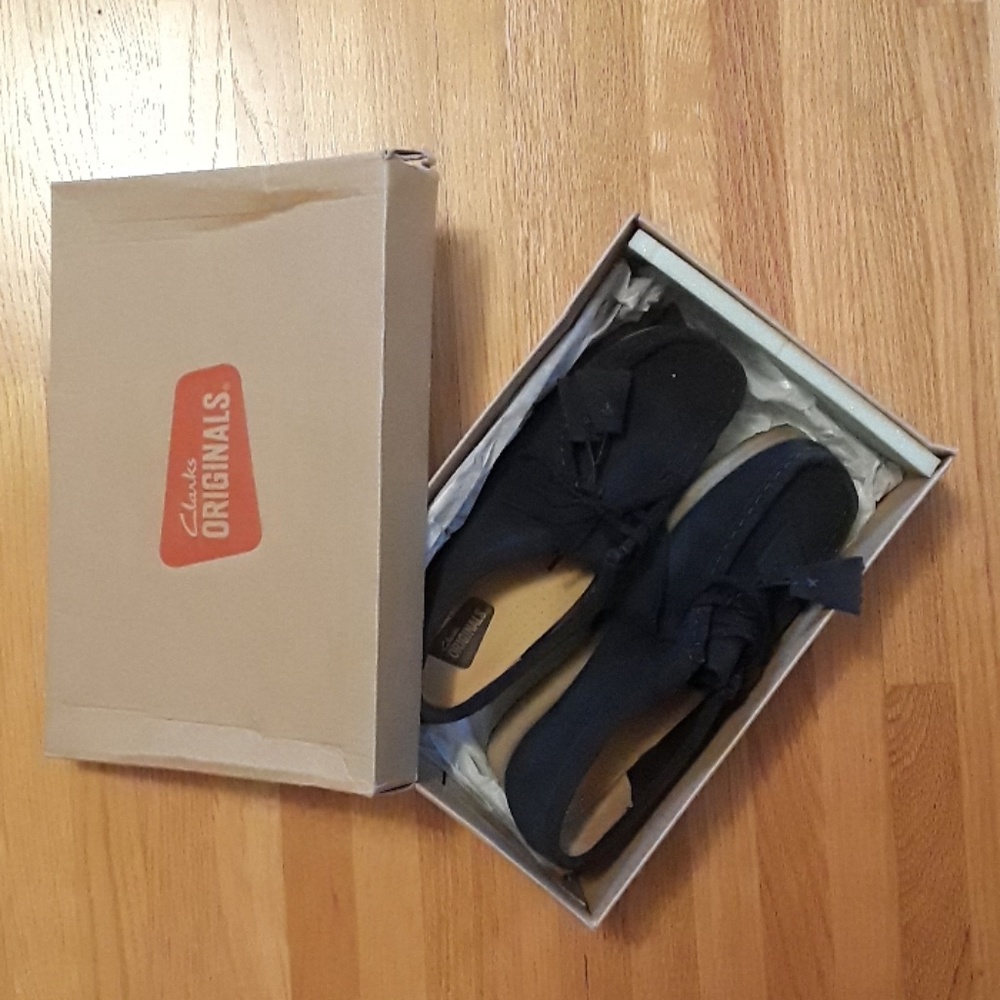 Clarks navy suede wallabee shoes